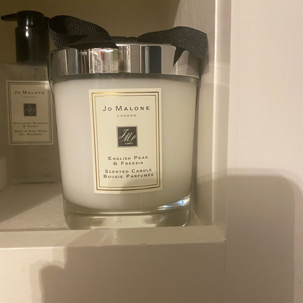 Jo Malone  Candle English Pear and Freesia